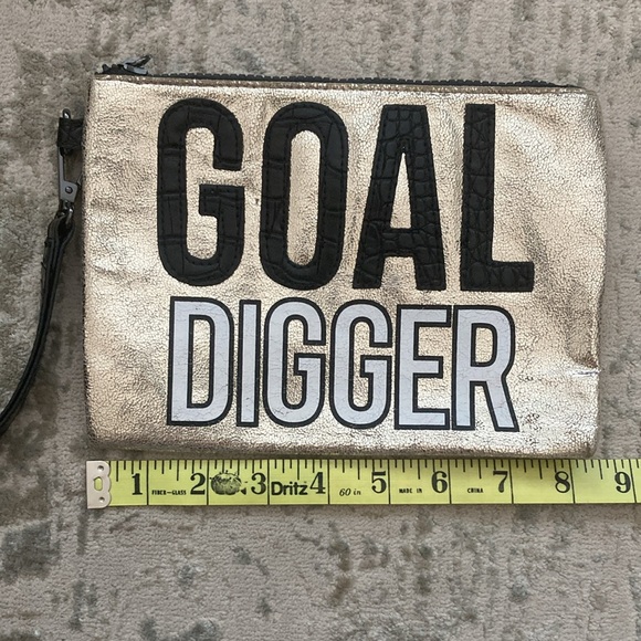 Circus by Sam Edelman Gokd Goal Digger Clutch Pouch w/Strap - Picture 3 of 8